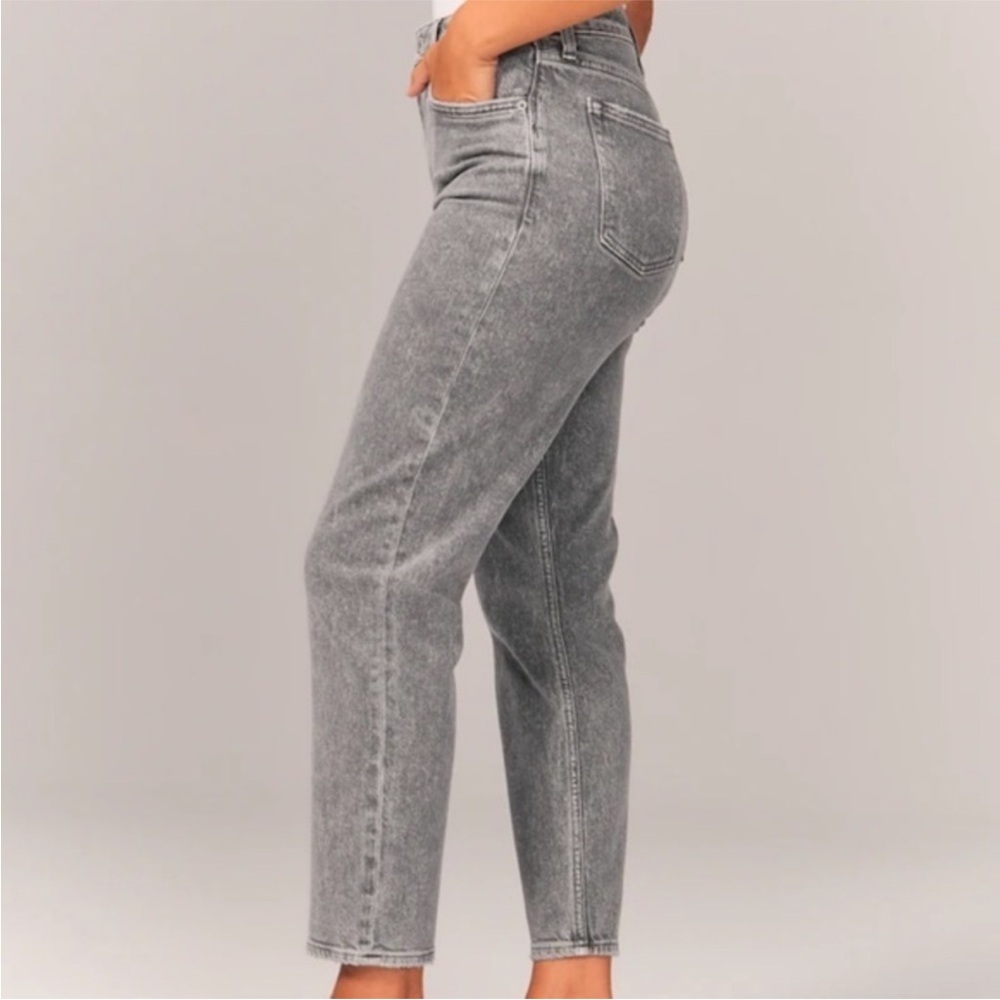 Abercrombie and Fitch High Rise Mom Jeans​